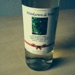 Der Weißwein mit individuellem Etikett und Text